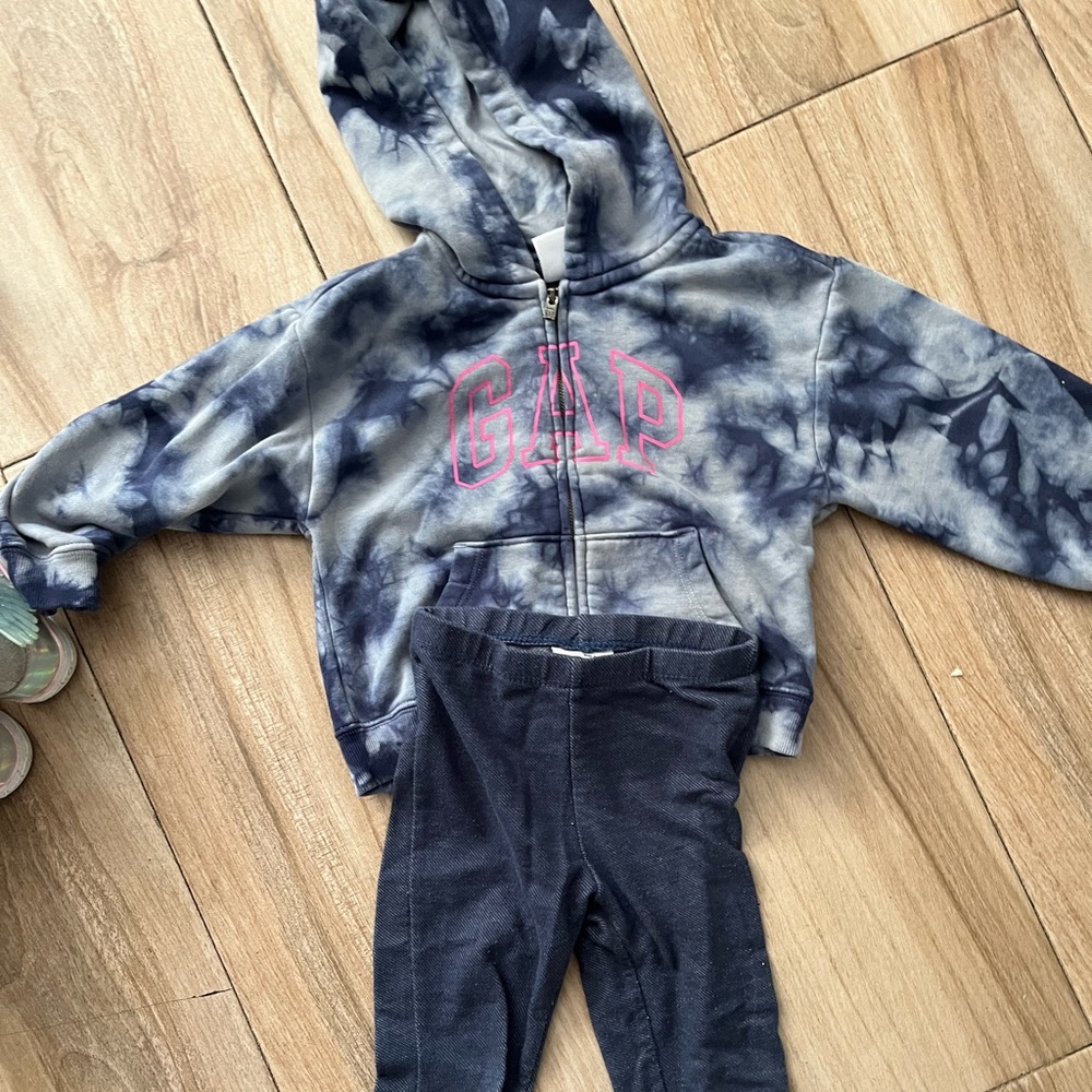 Size 3t girls gap sweatshirt and lucky brand leggings great condition